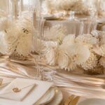 Eleganter Hochzeitstisch in Champagner, Beige und Ivory